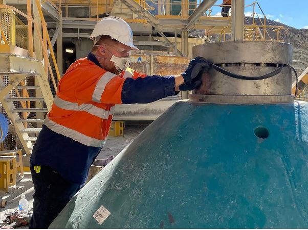 Technofast hydraulic head nuts provide faster and safer liner changes for gyratory ore crushers