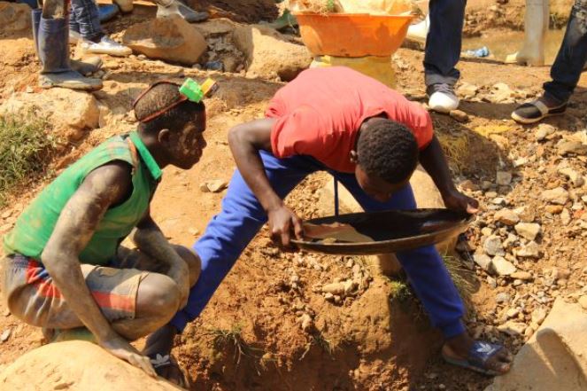 AfDB, Liberia govt examine ways to improve artisanal and small-scale mining