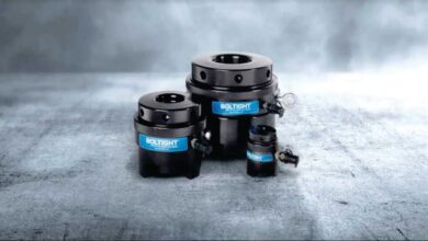 Hydraulic bolt tensioning