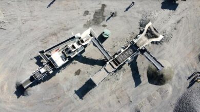 First Lokotrack LT200HPS with a hanging screen wins the day for Zizwe