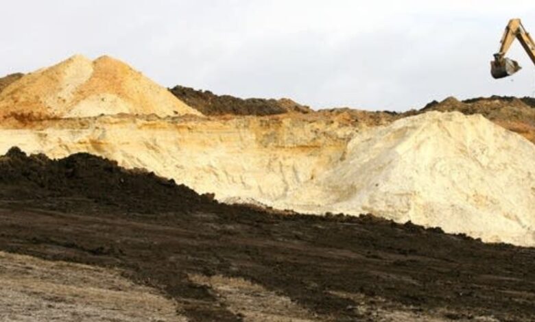 Senegal suspends mining activities near Mali border