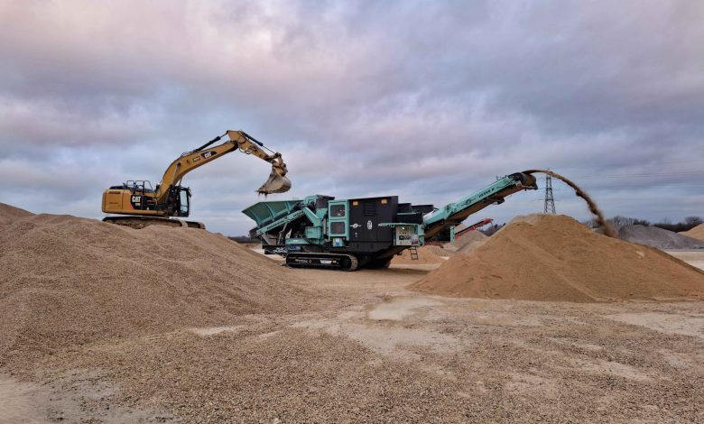 Pilot Crushtec powers Ovenden earthmoving with new Twistertrac VS350E